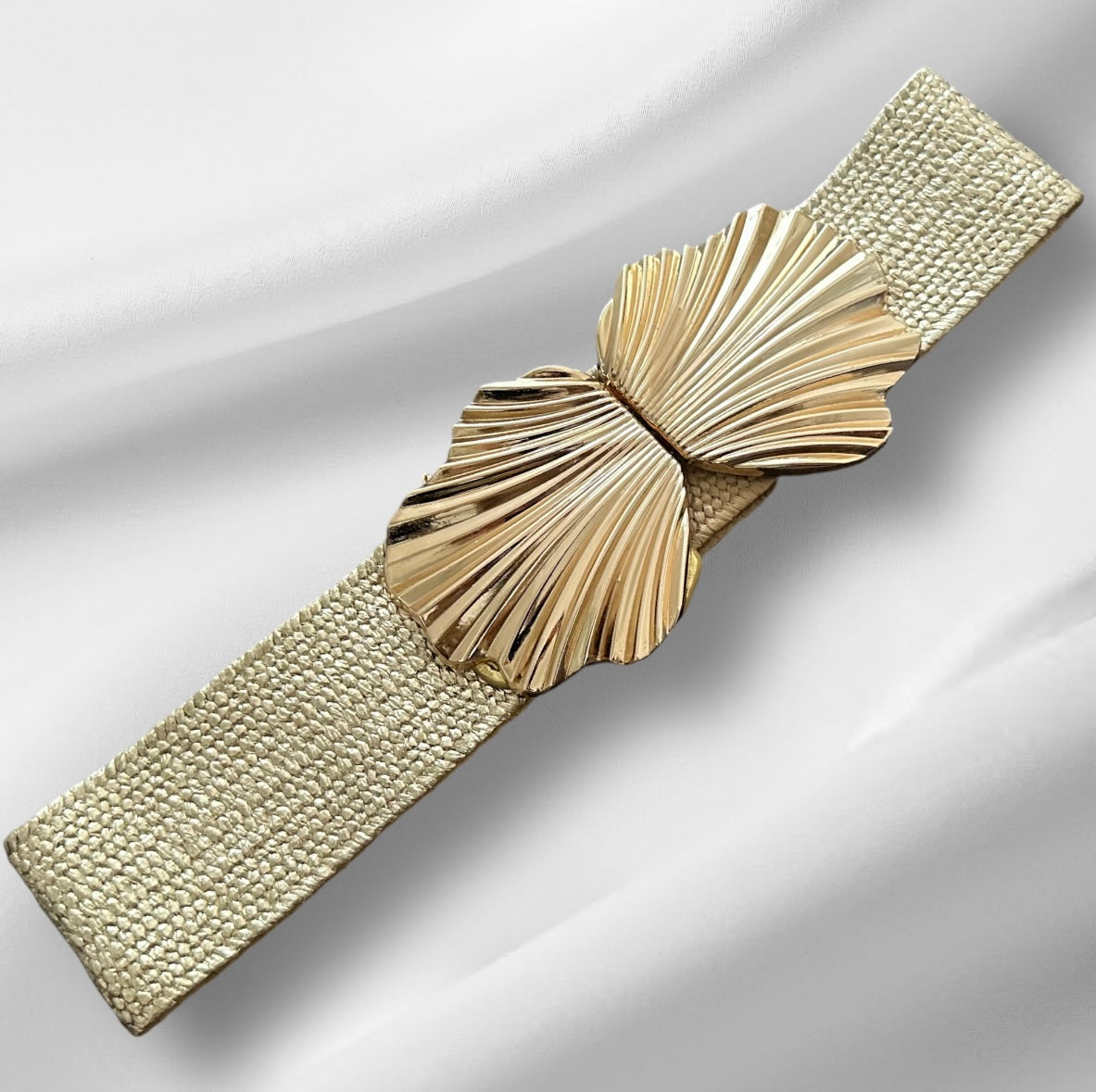 ceinture pour robe
ceinture pour fête ou pour soirée en doré
accessoire de ceinture pour femme
ceinture indispensable pour sa garde-robe