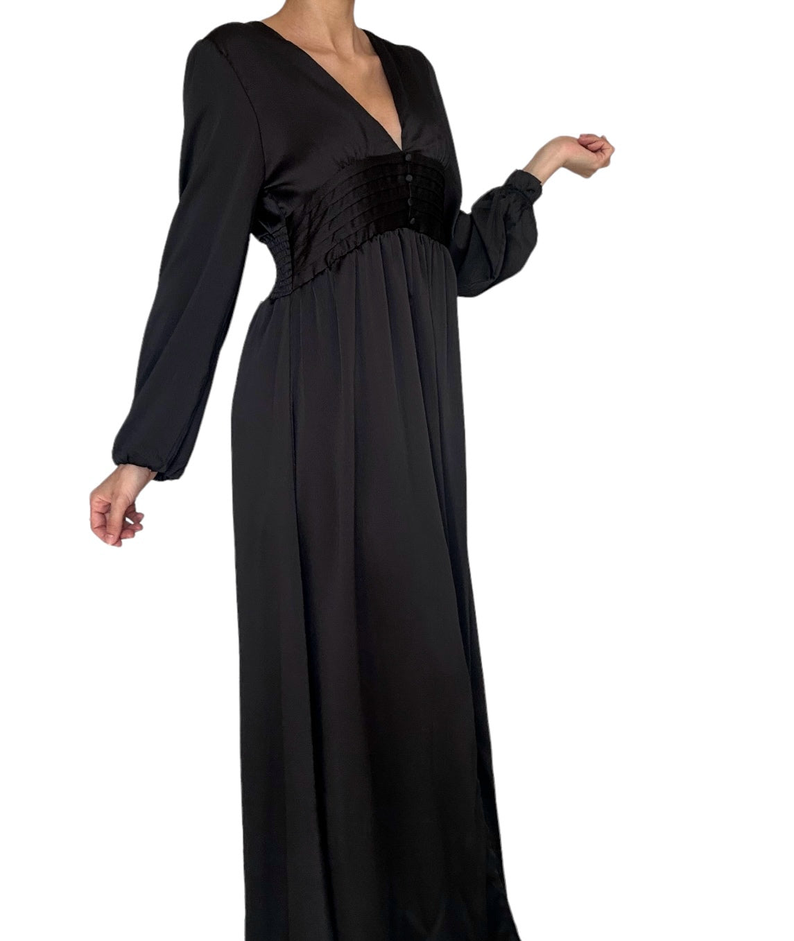 Laissez-vous envoûter par notre robe longue noire satinée, une pièce élégante et sensuelle qui vous fera briller de mille feux ! Fabriquée dans un tissu satiné luxueux, cette robe épouse élégamment vos courbes tout en vous offrant un confort incomparable. Sa fente subtile sur le côté ajoute une touche de séduction et révèle subtilement votre silhouette.
Parfaite pour une soirée spéciale ou un événement glamour, cette robe est un choix sûr pour faire tourner les têtes.
