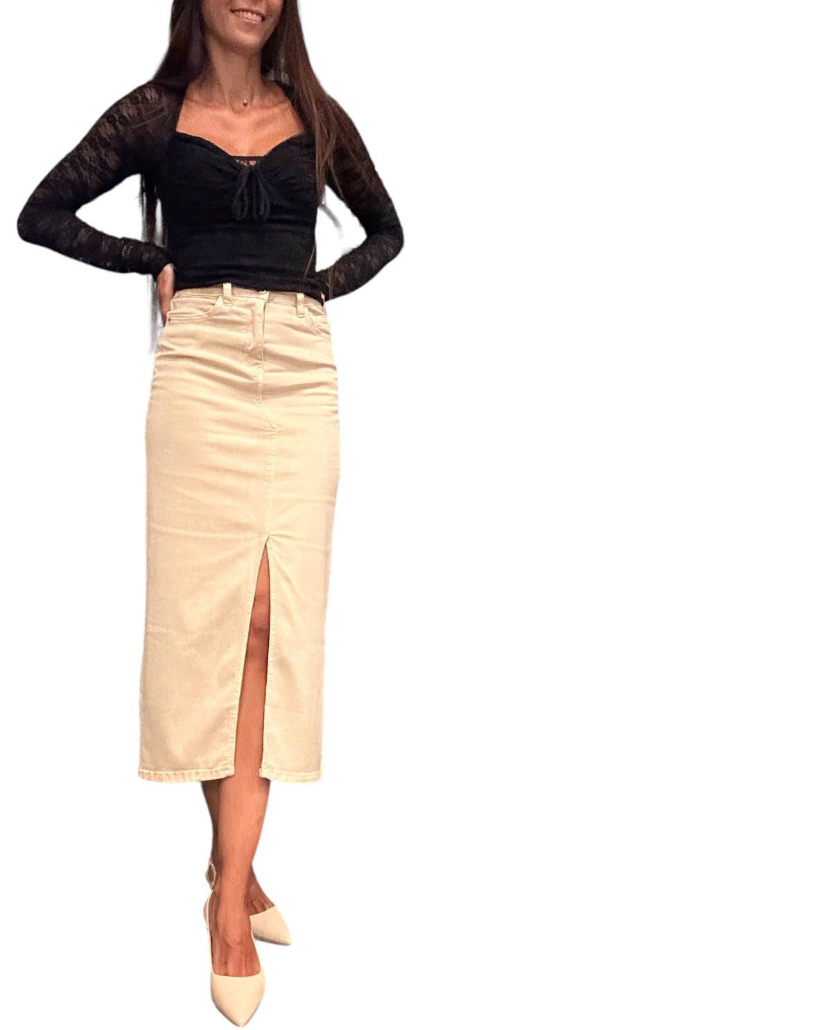 Découvrez notre magnifique jupe mi-longue confectionnée en mélange de coton et de viscose, alliant confort et élégance. Dotée d'une fente subtile sur le devant, elle ajoute une touche de modernité à votre look tout en restant fidèle à l'essence intemporelle du denim.
Sa coupe flatteuse et son tissu fin mettront en valeur votre silhouette, tandis que sa texture douce vous procurera un confort optimal toute la journée.