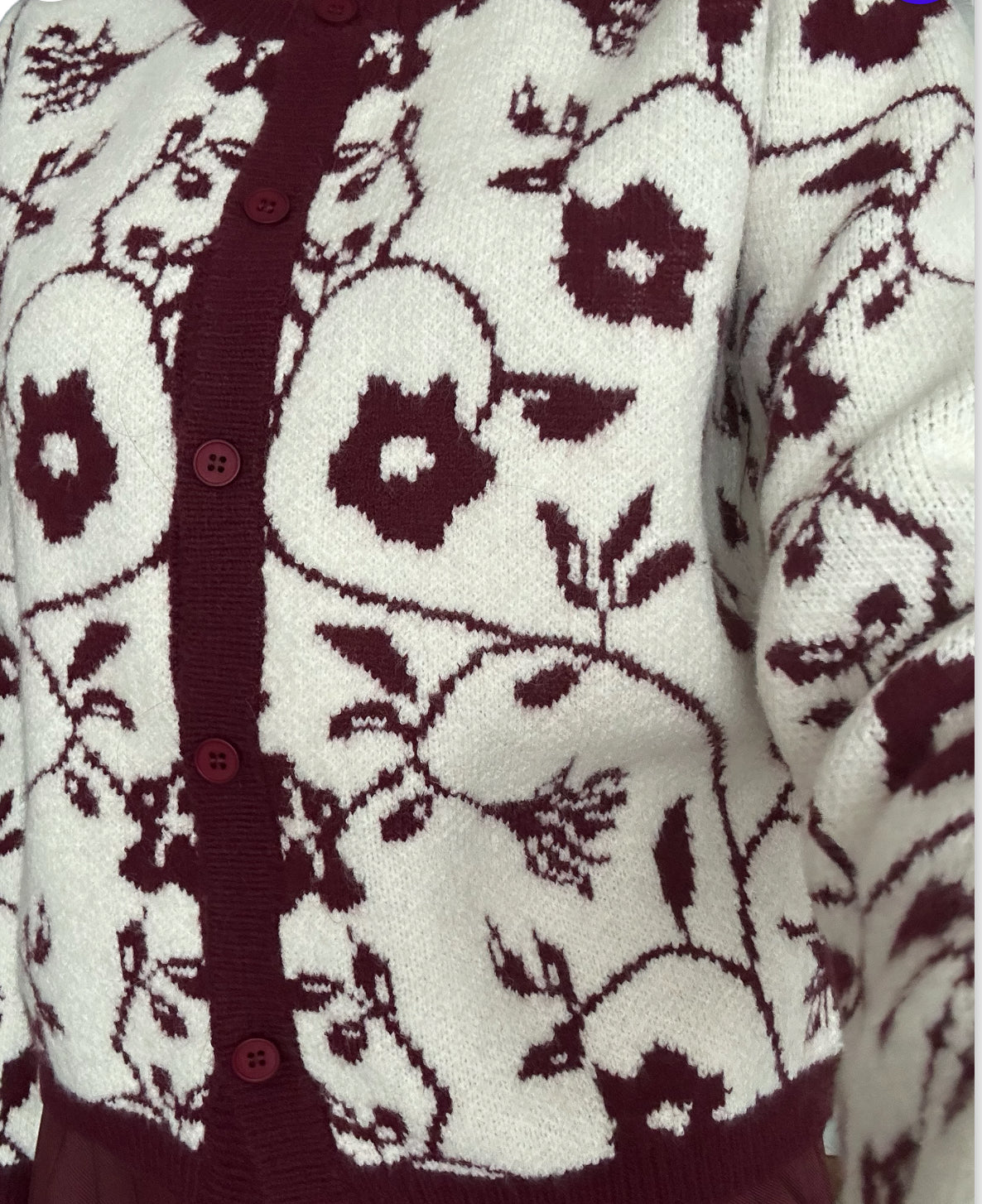 Portez ce gilet avec un jeans pour un style décontracté ou en le superposant sur une jolie chemise pour un style plus intemporel.

Le modèle mesure 1m69. Taille Unique, recommandée pour un 36,38,40.&nbsp;

Détails de la conception : 25% laine;25% coton et&nbsp;50% acrylique.

Livraison sous 24h à 48h. Celle -ci vous est offerte à partir de 69€ d'achat.

Retours autonomes et gratuits sous un délai de 14 jours.
gilet en coton
cardigan en laine
cardigan en coton
cardigan  bordeaux
cardigan burgundy
tendance
