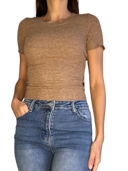 Le pull parfaitement simple mais efficace. Les manches courtes et son col rond offre une silhouette moderne pour une allure décontractée et confortable.  Détails de la conception : 65% coton et 35% polyester.
haut pas cher
haut simple
haut col rond de qualité
haut marron
