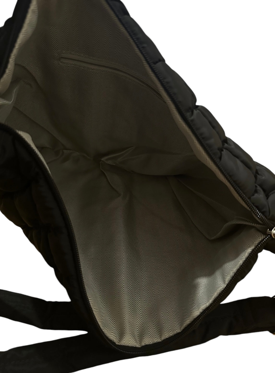 Grande pochette nude 
Garnde pochette noire 
Sac bandoulière ajustable
Sac bandoulière réglable 
Couleur du sac : noire

Le modèle mesure 1m69.

Détails de la conception : 100% polyester.

Livraison sous 24h à 48h. Celle -ci vous est offerte à partir de 69€ d'achat.

Retours autonomes et gratuits sous un délai de 14 jours.