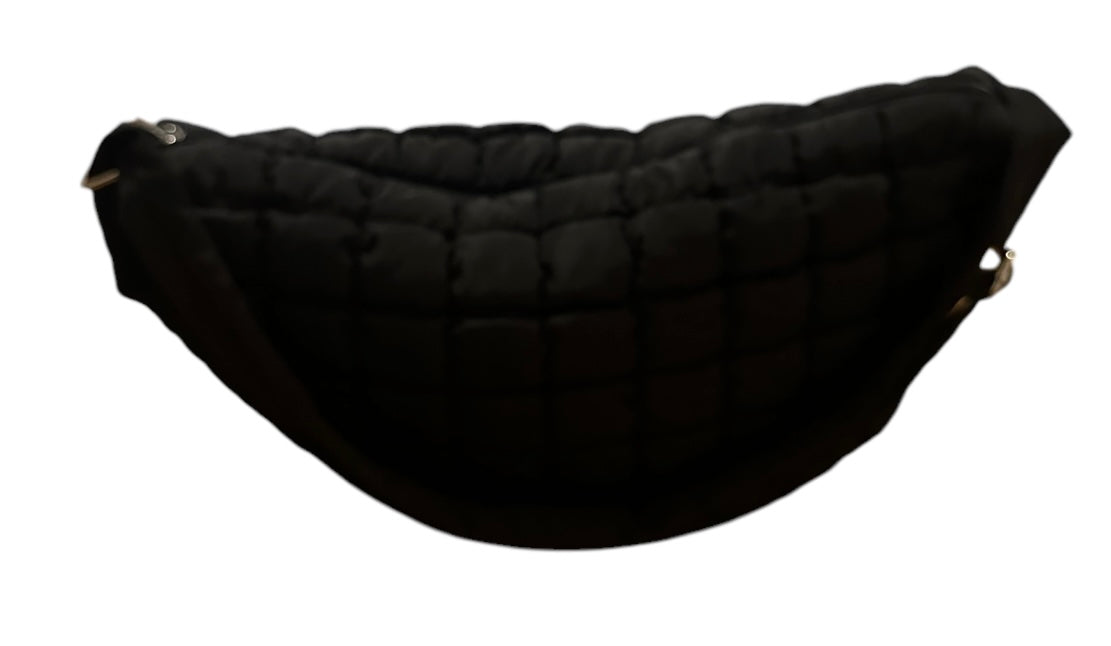 Couleur du sac : noire

Le modèle mesure 1m69.

Détails de la conception : 100% polyester.

Livraison sous 24h à 48h. Celle -ci vous est offerte à partir de 69€ d'achat.

Retours autonomes et gratuits sous un délai de 14 jours.